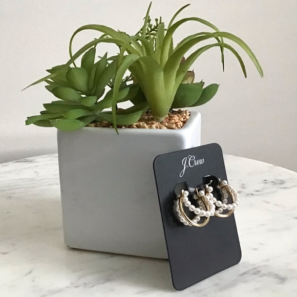 J. CREW Layered Pearl Hoop Earrings NWT - Picture 4 of 9